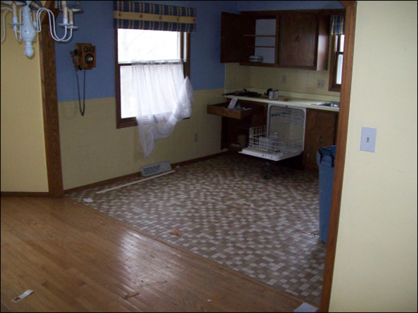 Cleaning and removal work by Efficient Cleaning in Milwaukee – job 207